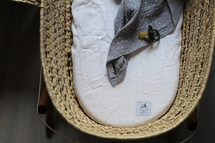 Dra-på-lakan vagn/vagga av linne, vit