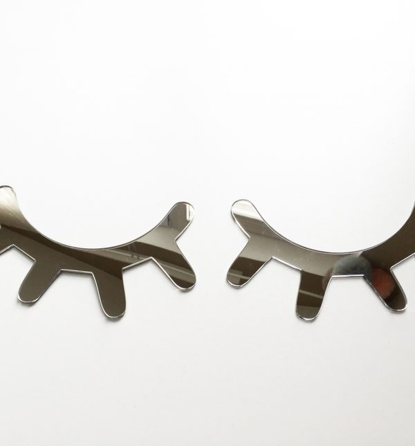 Silver ögonfransar, Barnspegel till barnrummet