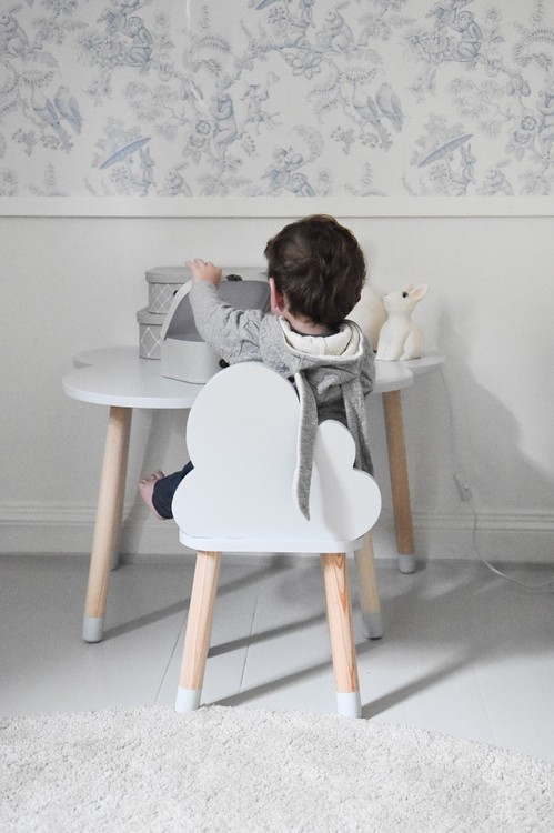 Grå molnstol till barnrummet