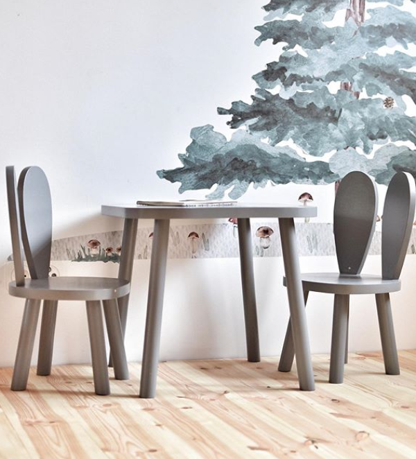 Mörkgrå möbelset för barn, två kaninstolar och bord