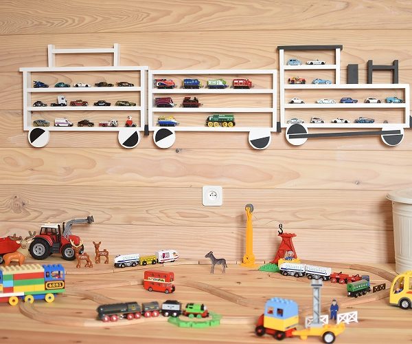 Tåghylla till barnrummet