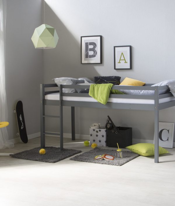 Grå loftsäng till barnrummet