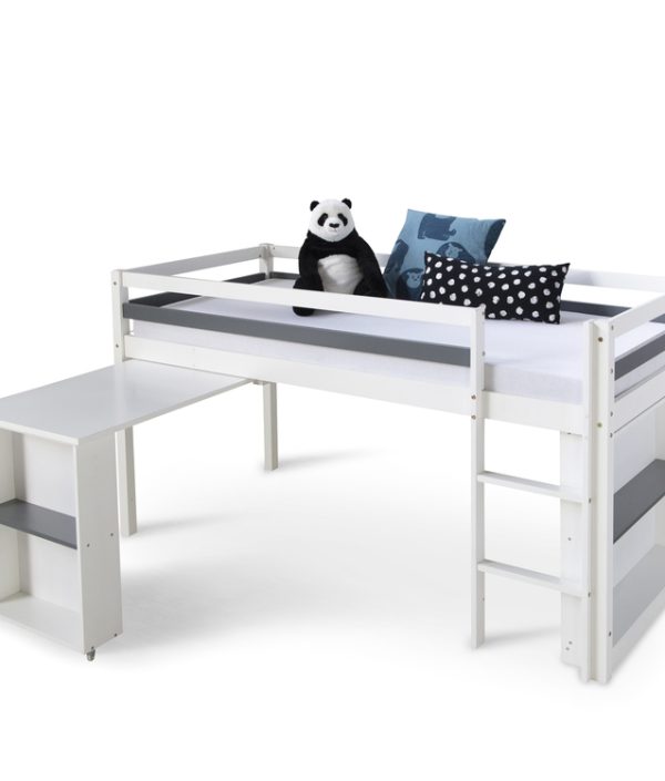 Vit loftsäng till barnrummet med flyttbart skrivbord
