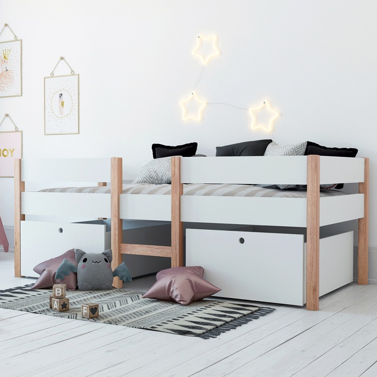 Hög vit enkelsäng med förvaring 90x200