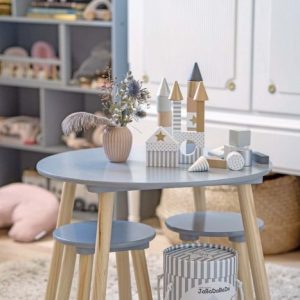 Jabadabado, Grå möbelset bord med två pallar