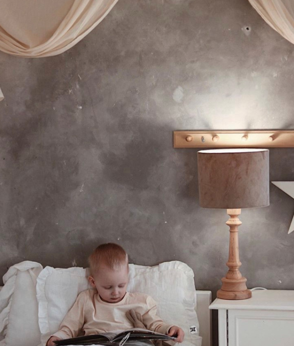 Lamps&Company, Bordslampa till barnrummet, brun sammet