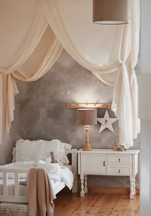 Lamps&Company, Beige sammet taklampa till barnrummet