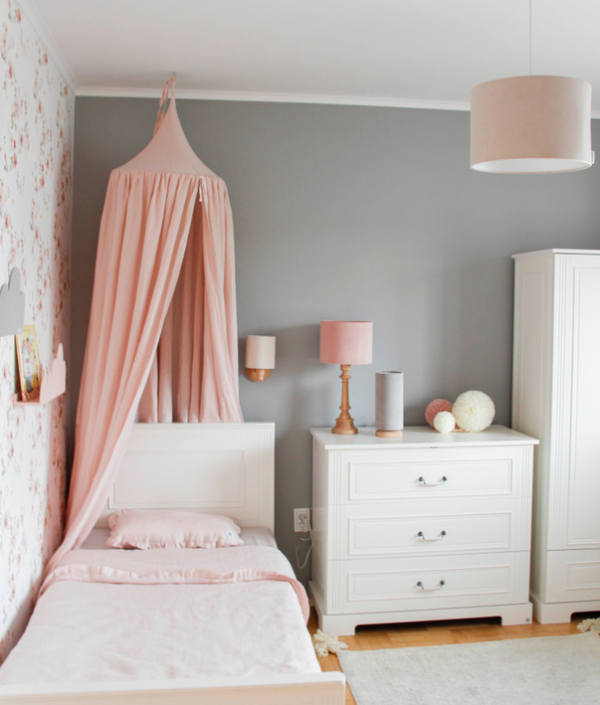 Lamps&Company, Beige sammet taklampa till barnrummet