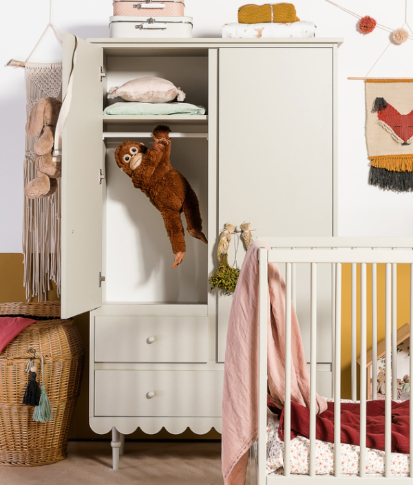 Wood Luck, Garderob Babushka