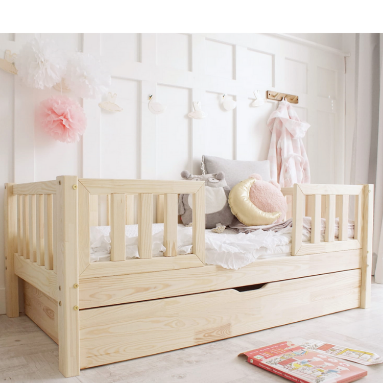 Barnsäng Alice med stödbräda och förvaringslåda/extrasäng