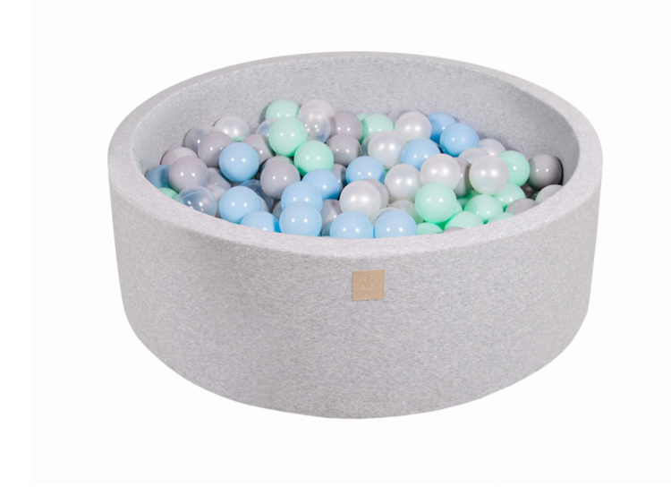 Meow, ljusgrå bollhav med 200 valfria bollar
