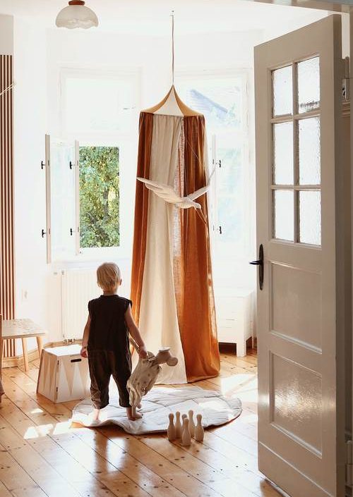 Moi Mili, Sänghimmel - Cirkus