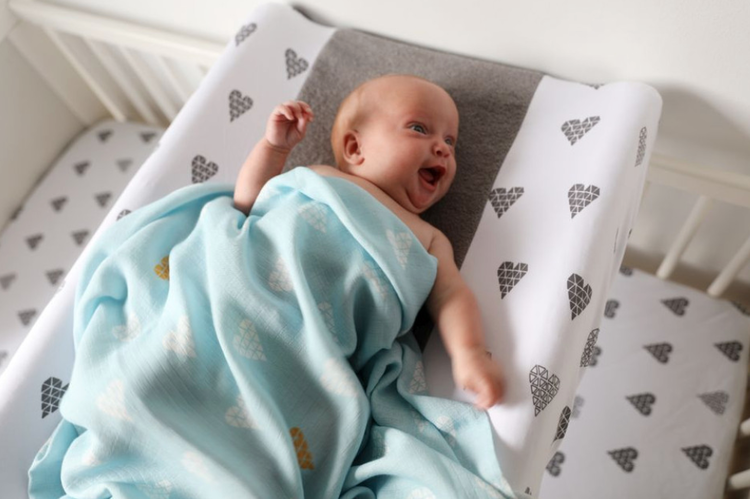 Dra-på-lakan spjälsäng, hjärta, Pink No More - Bild 3