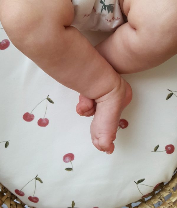 Dra-på-lakan spjälsäng, cheries, Pink No More