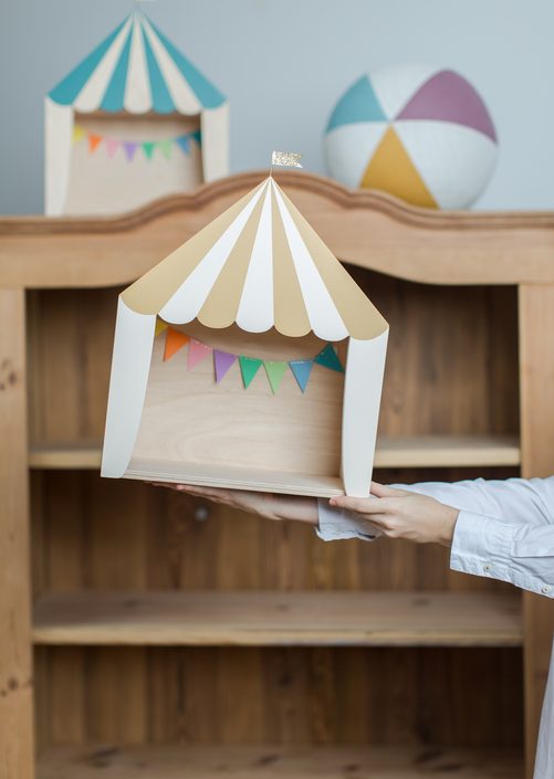 Up Warsaw, hylla cirkus , mustard white