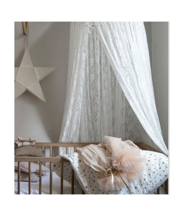 Vit spets sänghimmel