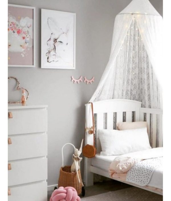 Vit spets sänghimmel