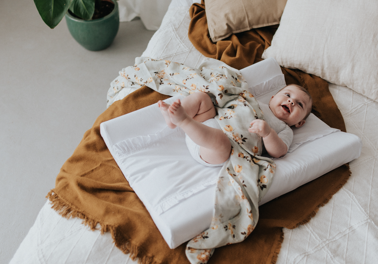 Babylove, skötbädd med volanger, vit - Bild 3