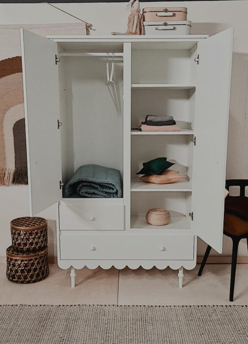 Wood Luck, Vit Garderob Babushka