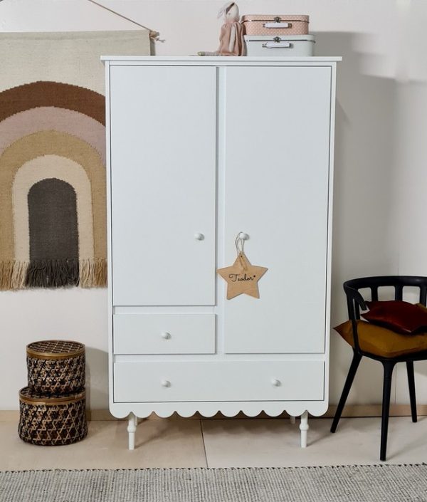 Wood Luck, Vit Garderob Babushka