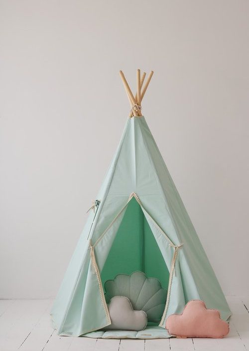 Moi Mili, mint tipitält med rosa pompom