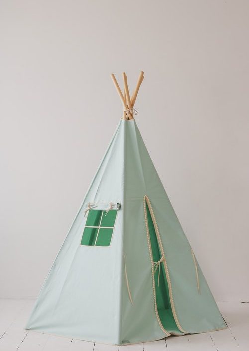 Moi Mili, mint tipitält med rosa pompom