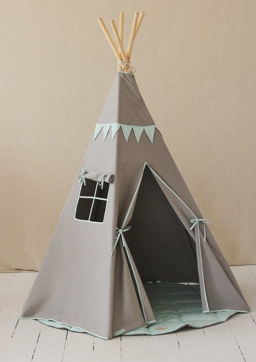 Moi Mili, grå tipitält med mint vimpel