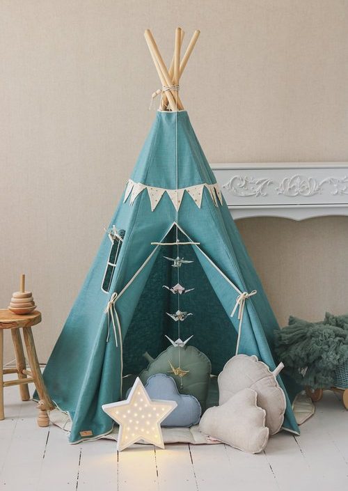 Moi Mili, gold star tipitält med vimpel