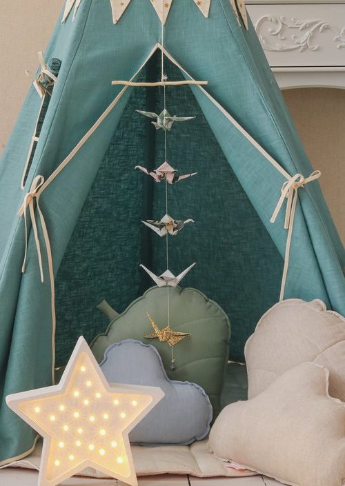 Moi Mili, gold star tipitält med vimpel