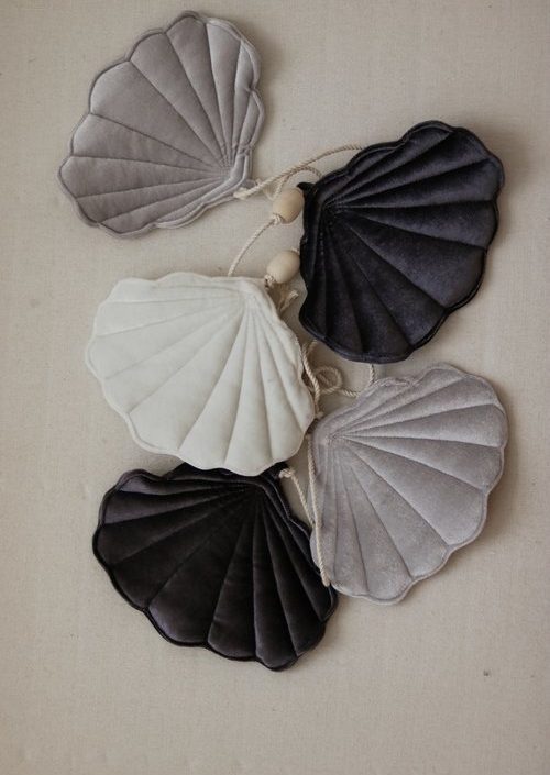 Moi Mili, vimpel i sammet snäcka Silver pearl