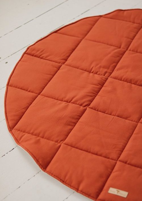 Moi Mili, lekmatta red fox