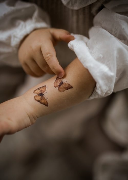 Mrs Mighetto, gnuggis fake tatuering Flowers & Flying Friends