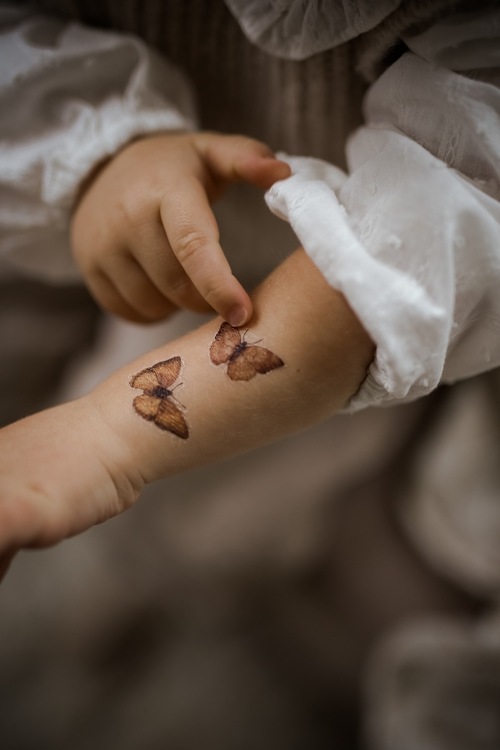 Mrs Mighetto, gnuggis fake tatuering Flowers & Flying Friends