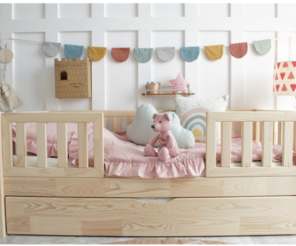 Barnsäng Alice med stödbräda och förvaringslåda/extrasäng