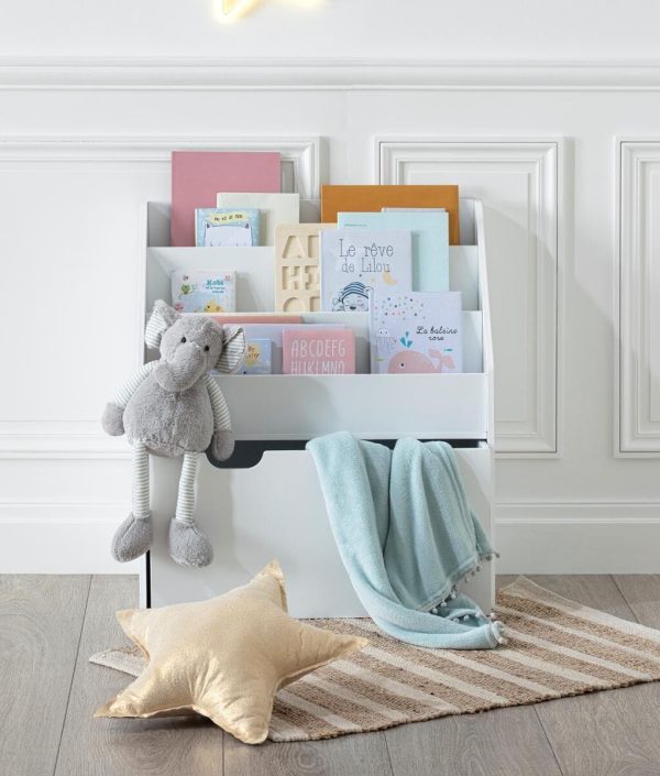 Vit förvaringslåda för böcker till barnrummet