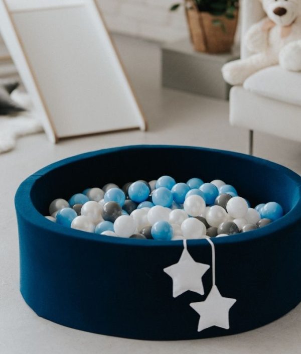 Mörkblå bollhav BASIC, 90x30 med bollar (baby blå, grå, pearl,vit)