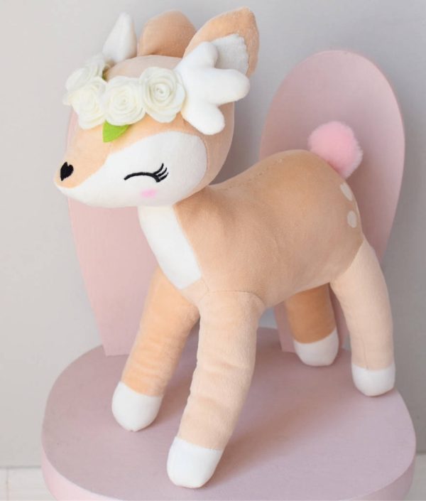 Rådjur med blomkrans, docka med namn