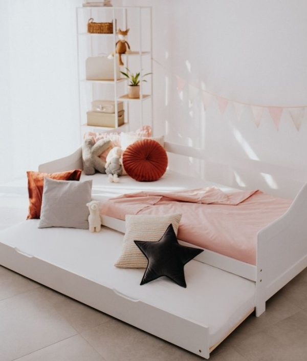 Vit säng 90x200 med en utdragbar extra säng