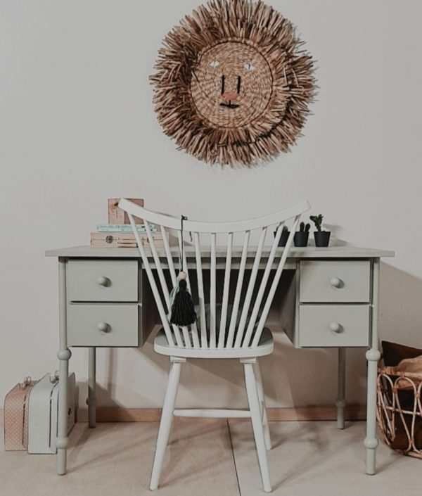 Babushka skrivbord till barnrummet