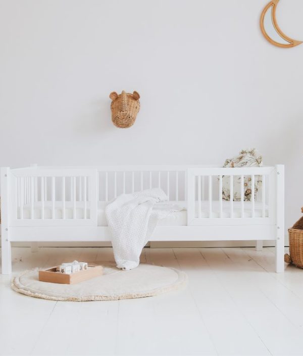 Barnsäng Adele med stödbräda (olika storlekar)