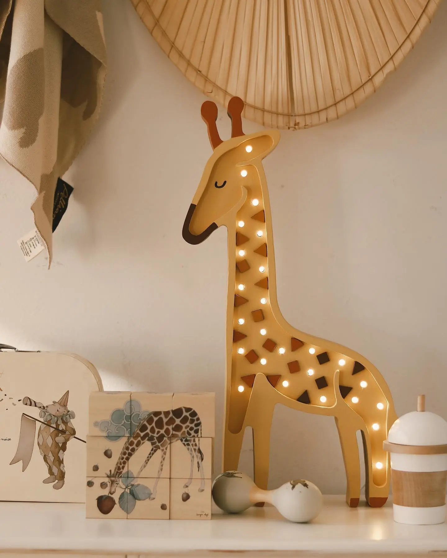 Little Lights, Nattlampa till barnrummet, Giraff gul