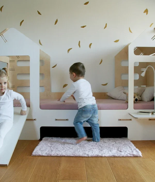 Hussäng med sängbord och rutschkana, More than a bed