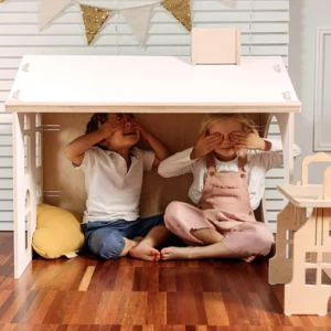 Lekhus med skrivbord och stol