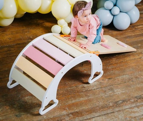 Klättergunga till barnrummet, pastell regnbåge