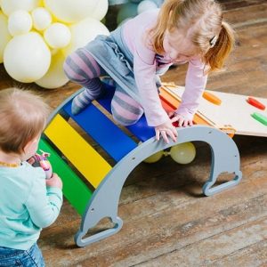 Klättergunga till barnrummet, grå regnbåge