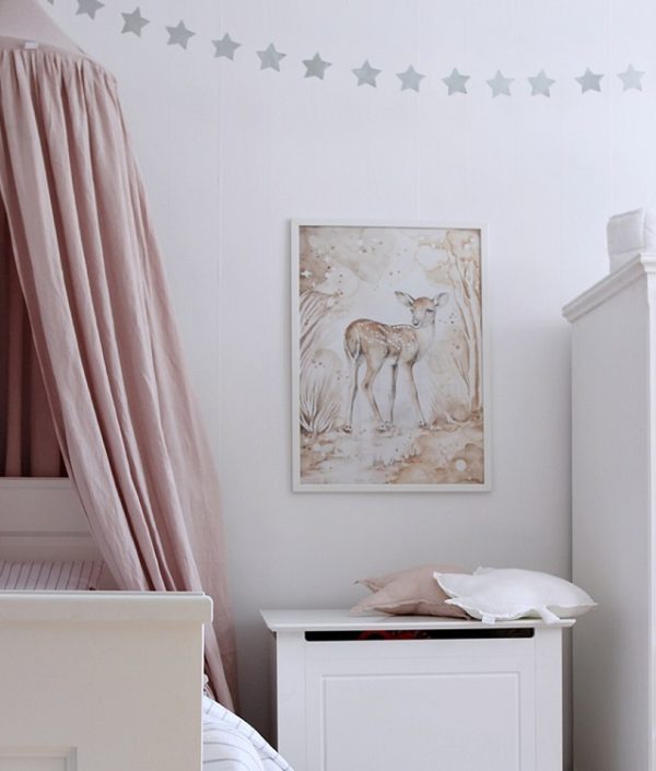 Puderrosa sänghimmel av linne till barnrummet med ljusslinga, Cotton & Sweets