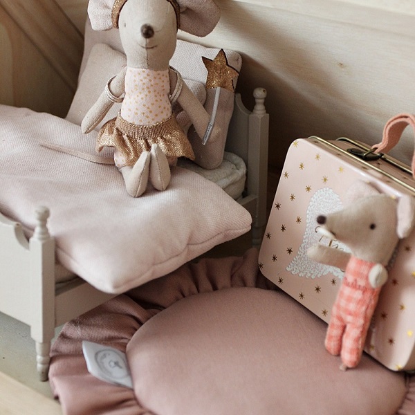 Peach rund matta med volang till dockhuset, Cotton&Sweets - Bild 5