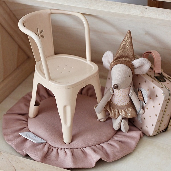 Peach rund matta med volang till dockhuset, Cotton&Sweets - Bild 3