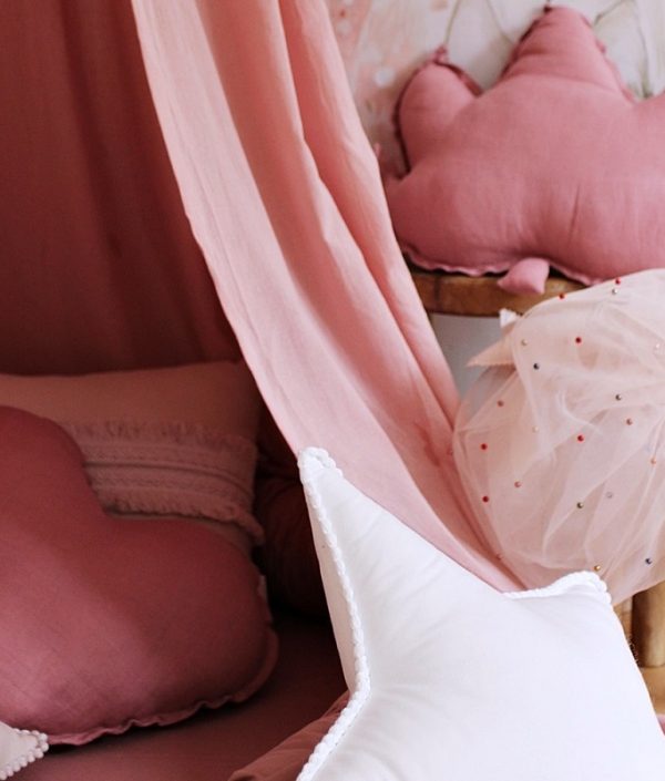 Sänghimmel blush pink till barnrummet med ljusslinga, Cotton & Sweets