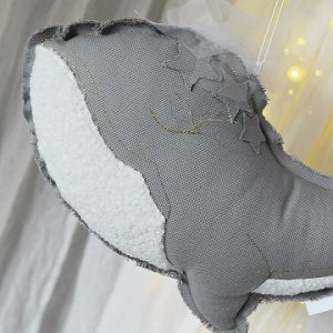 Cotton & Sweets, sängmobil väggdekoration grå val